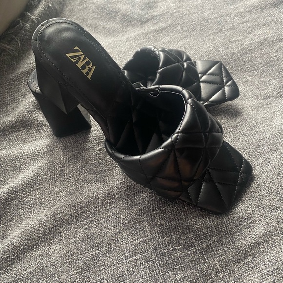 NWT- Zara wide heeled quilted sandals - Picture 1 of 4